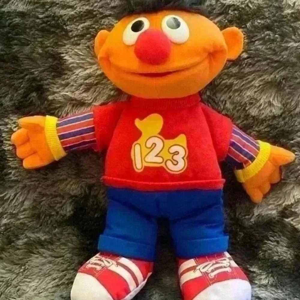 SESAME STREET - Street Rockin’ Numbers Ernie Talking/Singing Plush Toy - 2010